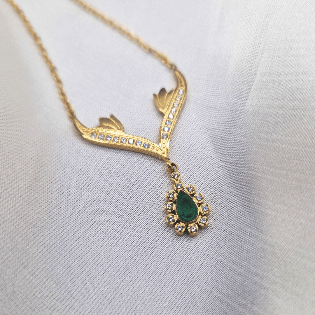 https://cdn.shopify.com/s/files/1/0644/7851/1163/files/cawnifashion-emerald-teardrop-7471575.png?v=1764255771