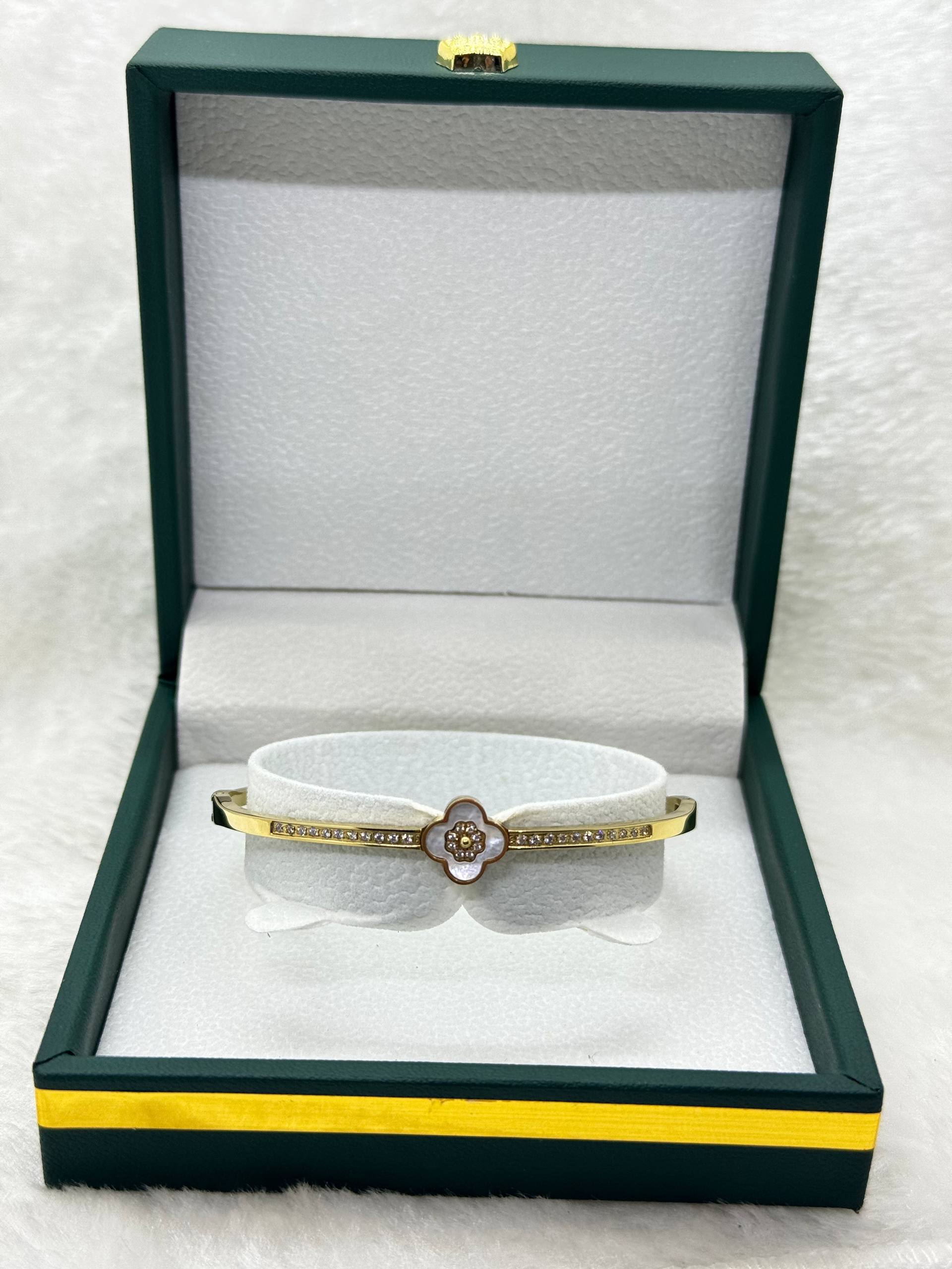 Gold Clover Crystal Elegance Bracelet