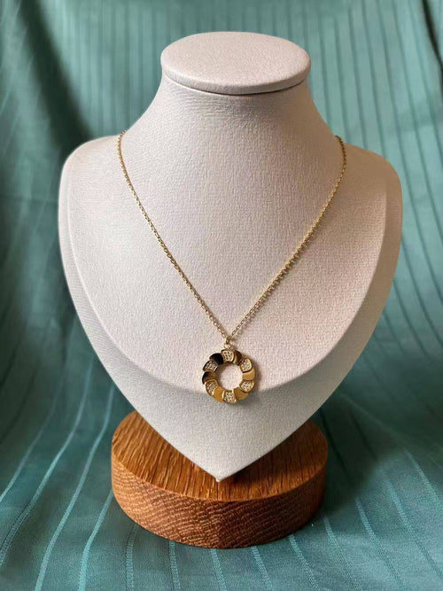 Circular Crystal Pendant Necklace